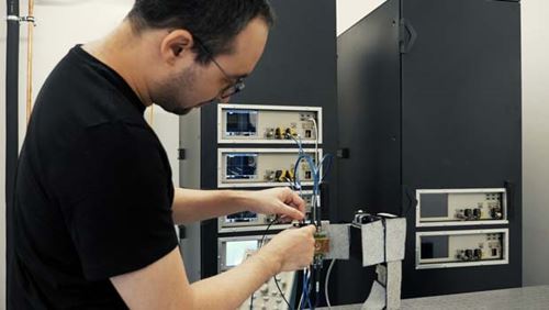 Engineer using Tektronix equipment to demonstrate the best residual EVM